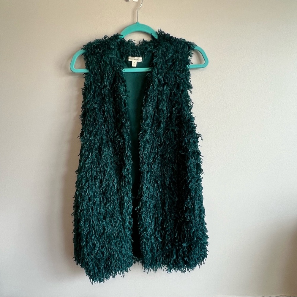 Love On A Hanger Womens Size Medium Open Front Vest green Faux Fur Fuzzy